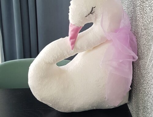 Djurhuvud till vägg Svan